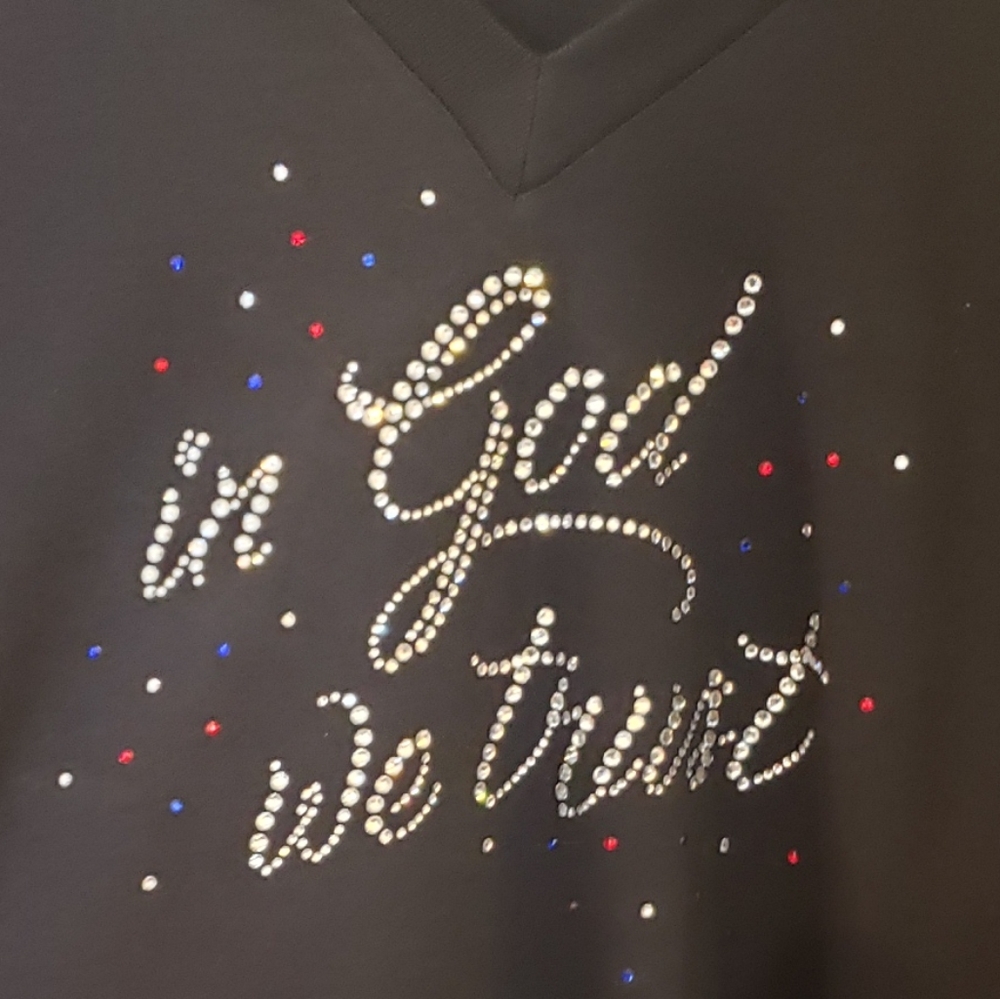 V neck tshirt "in God we Trust"